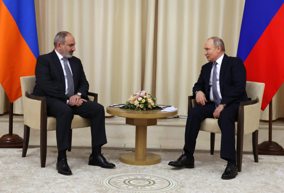 Путин се сретна со премиерот на Ерменија
