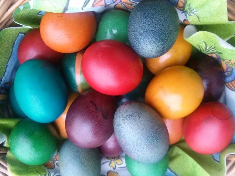 Засилени инспекции пред Велигден: Се контролираат јајцата, боите, месото