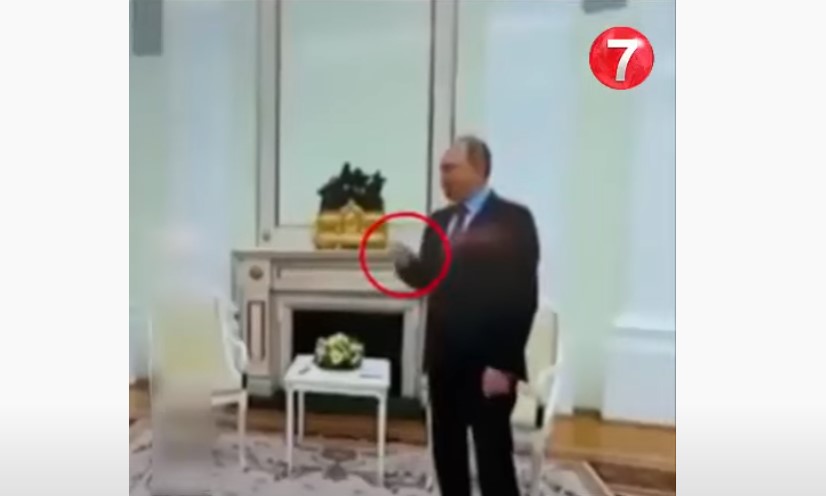 Снимката на која се гледа неконтролираното тресење на раката на Путин ја вознемири јавноста
