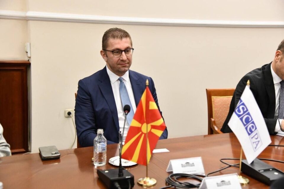 Мицкоски и пратеничката група на ВМРО ДПМНЕ се сретнаа со Азај Гулијев, потпретседател на парламентарното Собрание на ОБСЕ