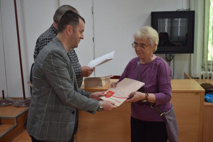 Стефковски на 59 граѓани на општина Гази Баба им ги врачи решенијата за субвенции за инвертер клима уреди
