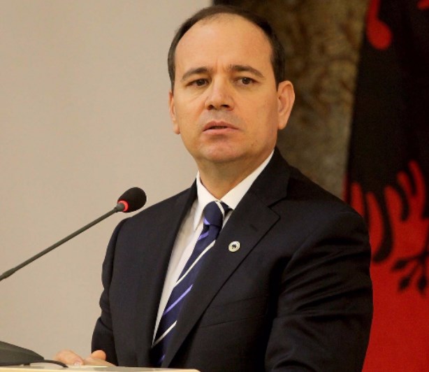 Лекарите сугерирале еутаназија: Поради постковид компликации почина поранешниот албански претседател Нишани