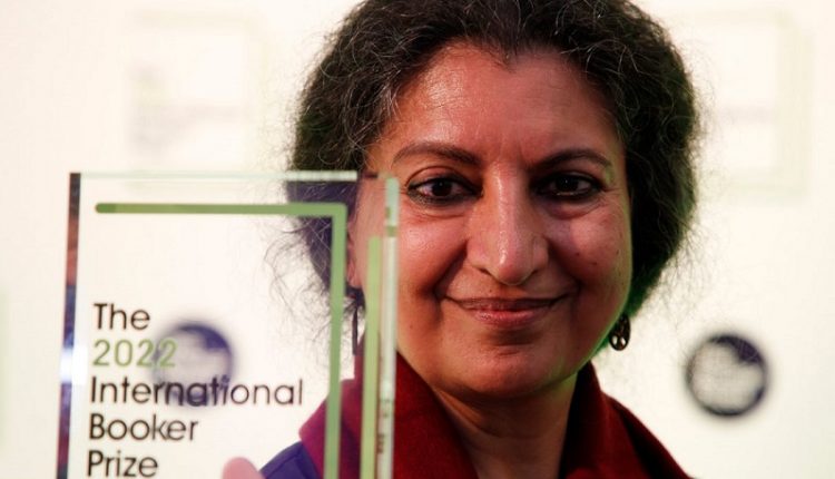 Гетанџали Шри e првиот индиски добитник на Букерова награда за книгата „Гробница од песок“