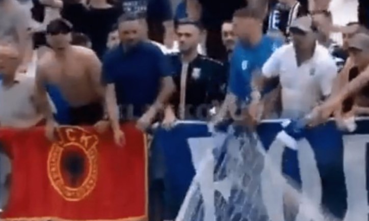 Како изгледа меч од косовското првенство: Навивачи мафтаа со знаме од УЧК и ја кинеа мрежата од голот