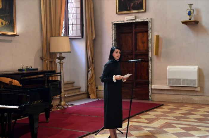 Спектакуларен концерт на Нацоски во Рим, му дојде и министерката за култура