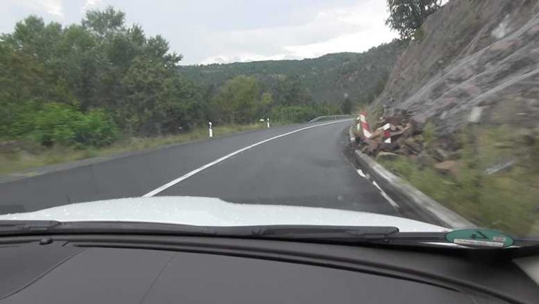 Oдроните уште го попречуваат патот Скопје-Блаце