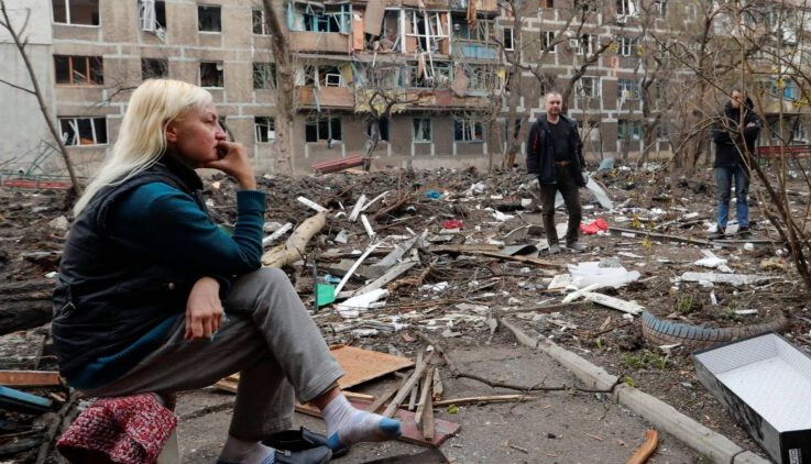 Украинските власти пронашле 200 тела под урнатините на Мариупол