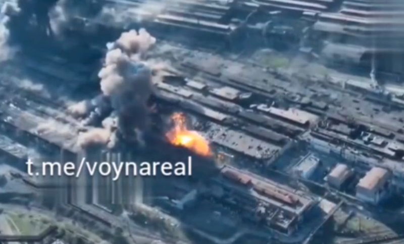 Дожд од ракети: Русите го бомбардираат Азовстал