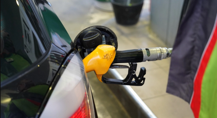 Се намалуваат цените на горивата од полноќ