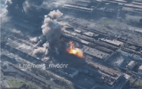 Снимките сугерираат дека Русите фрлаат термобарски бомби врз „Азовстал“
