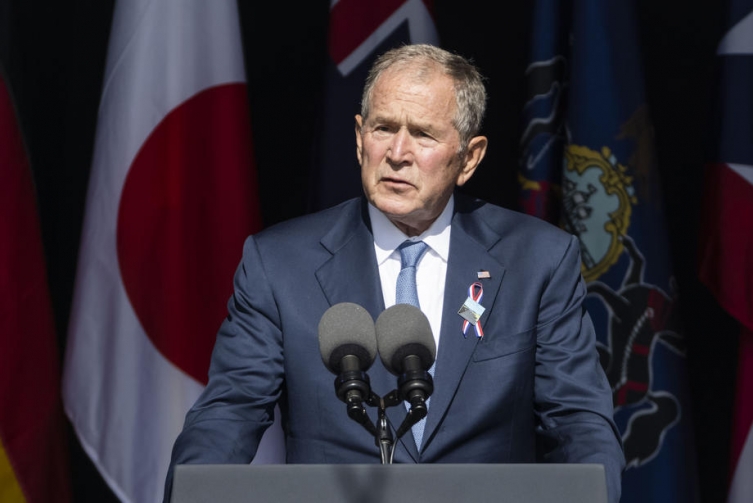 Џорџ Буш случајно ја осуди „неоправданата и брутална инвазија на Ирак“ мислејќи на Украина