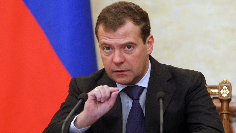 Медведев: Доколку НАТО почне да ја снабдува Украина со системи за противвоздушна одбрана, станува легитимна руска цел