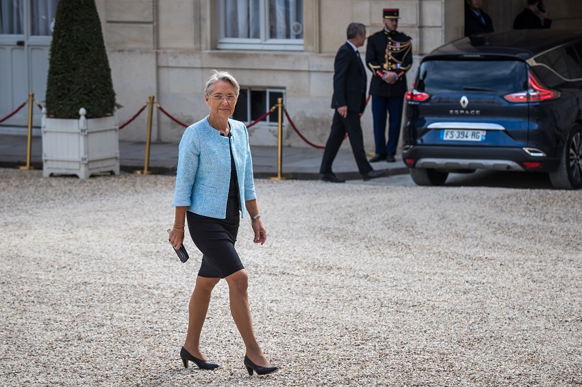 Макрон ја назначи Елизабет Борн за нова премиерка на Франција