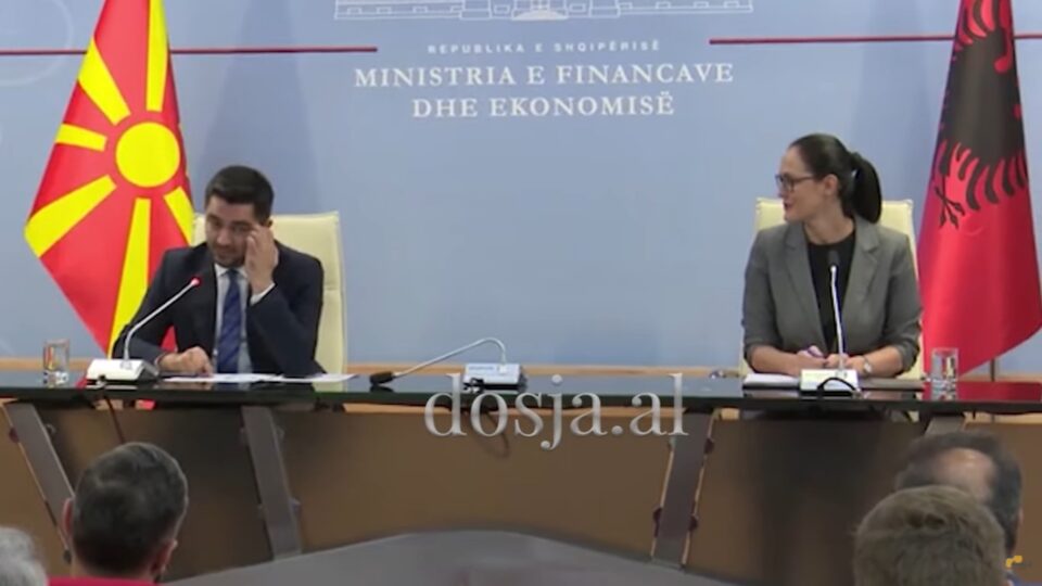 Бектеши се налути кога му се обратија со „македонски министер“