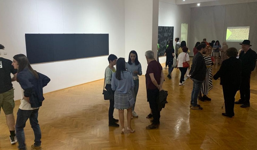 Мице Јанкуловски со самостојна изложба „Пофалба на црното“ во Романија