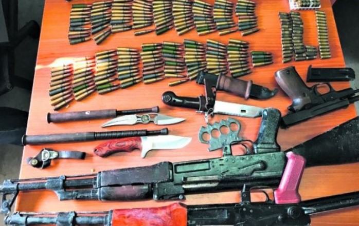 Косово лежи на оружје: 250.000 парчиња калашникови се чуваат за секој случај
