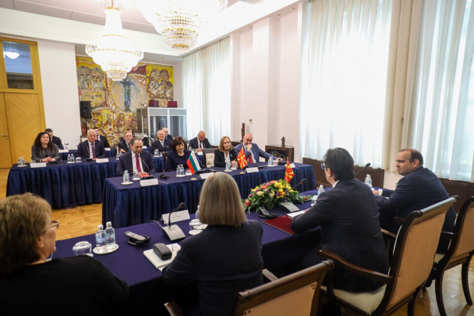 Средба на Пендаровски со делегации на уставните судови на Македонија и на Бугарија