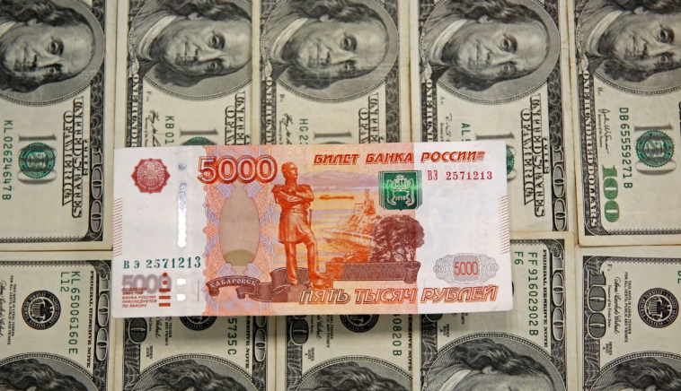 Вредноста на рубљата порасна за трипати во однос на доларот