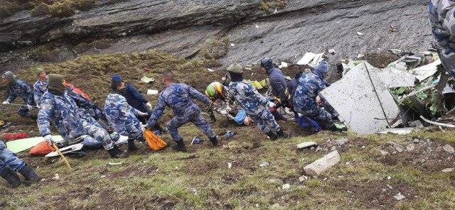 Пронајдени телата на сите 22 патници од урнатиот авион во Непал