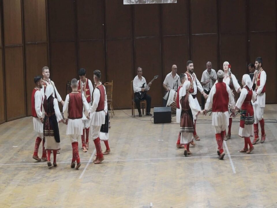 Глуви и наглуви лица изиграа сложени кореографии на вториот концерт на Фолклорното здружение „Традиција Фолклор“