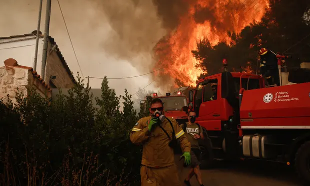 Не можел да гледа како домот му гори трет пат: Маж се самоуби откако пожарот кај Атина стигнал до неговиот дом