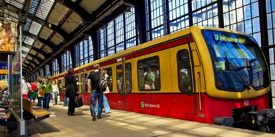 Во Германија драстично намалени цените на јавниот превоз