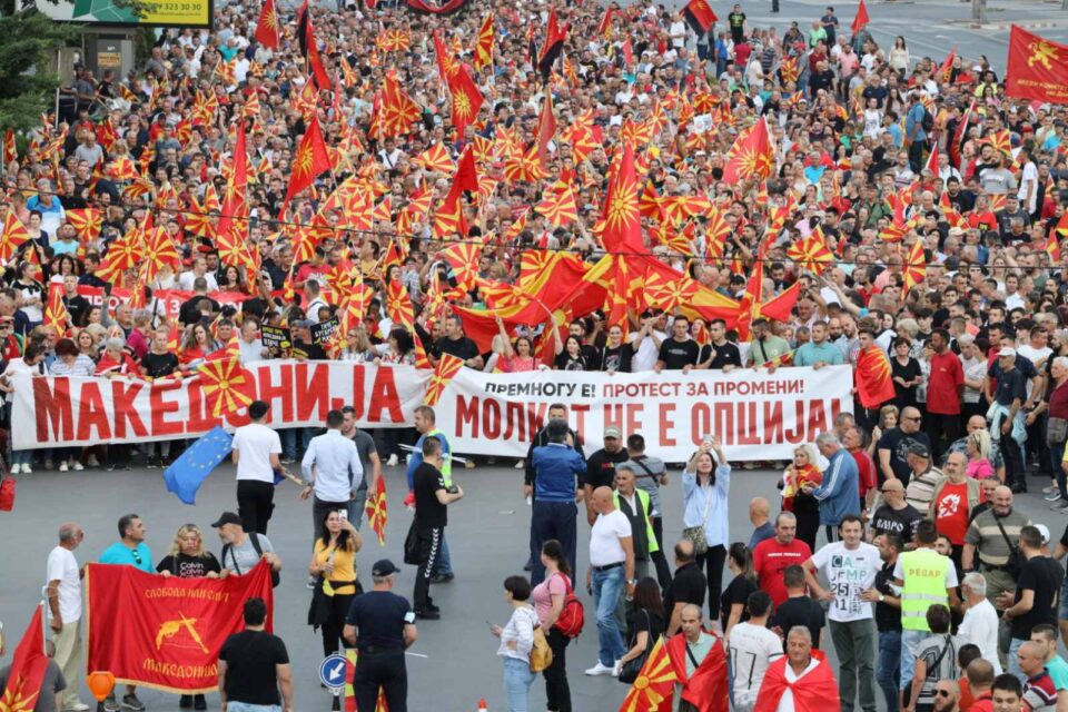 Мицкоски од Велес: Тие не сакаат ни да го изговорат името на земјата, а ние велиме ова е Македонија, Македонија за сите!