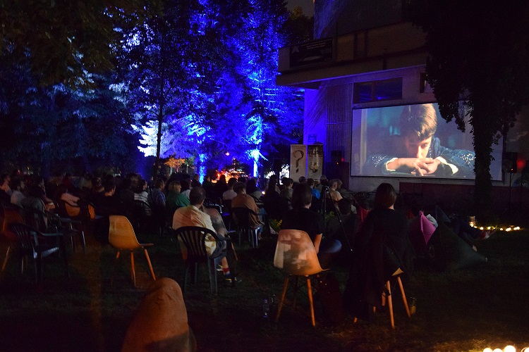 12. Филозофски филмски фестивал почна со музички перформанс на Бранко Фолтин и проекција на „Додека трае војната“