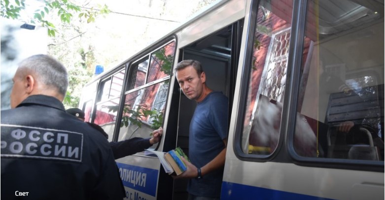 Навални потврди дека е префрлен во друг затвор