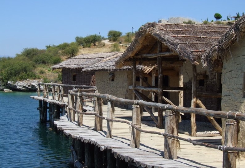 Продолжува санацијата на праисториските куќи од локалитетот Плоча – Миќов град