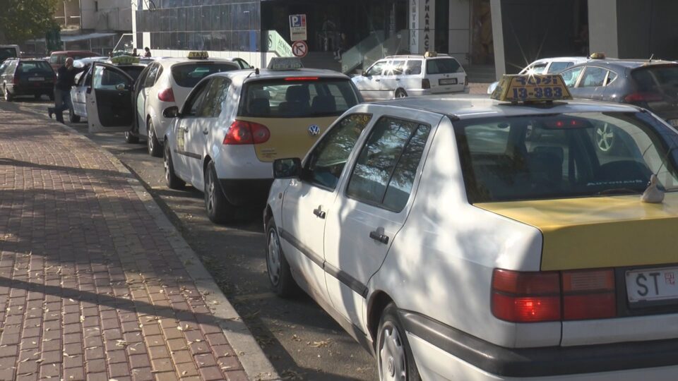 Цената на такси услугата во Штип од утре се зголемува за 30 отсто