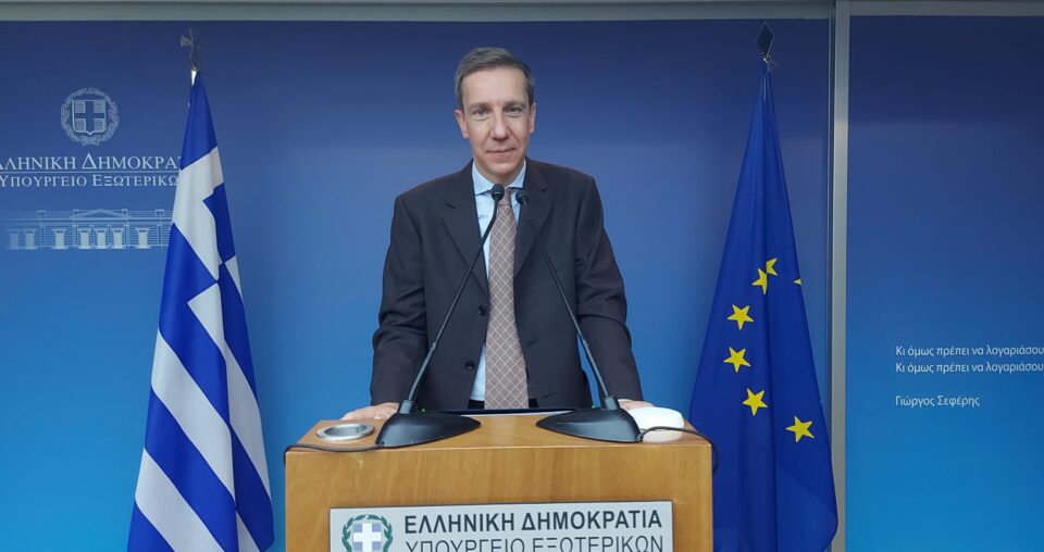 По Мицотакис, и грчкото МНР: Македонија и Албанија веднаш да почнат со преговори