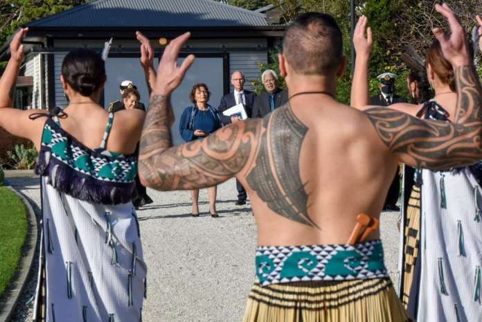 Македонската амбасадорка во Нов Зеланд пречекана со традиционална маорска церемонија и почести