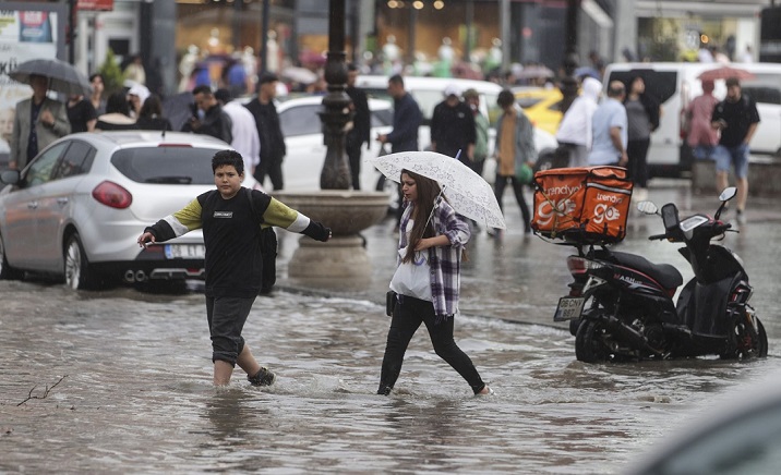 Најмалку четворица загинати во поплавите во Анкара