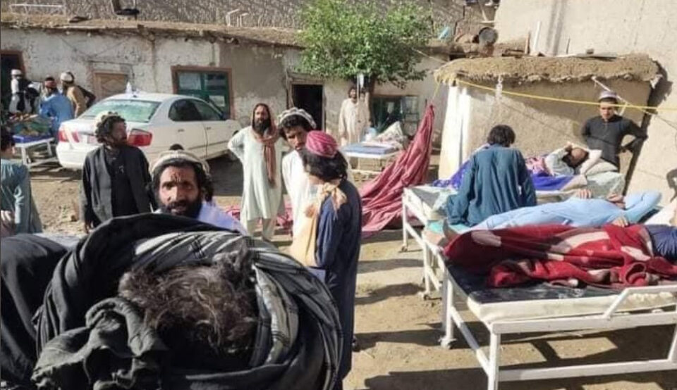 Авганистан ја прекина потрагата по преживеани од земјотресот
