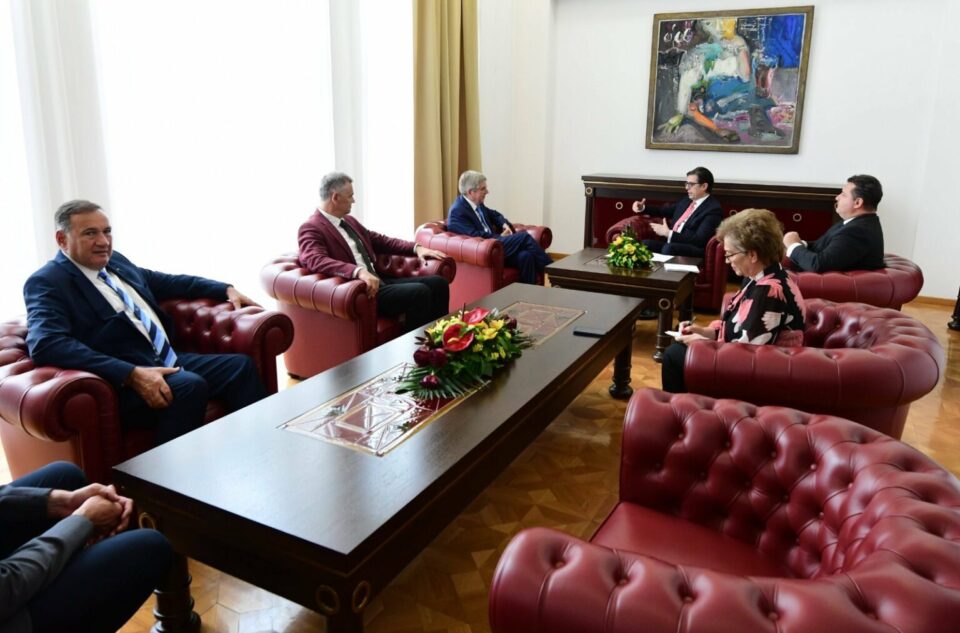 Претседателот на ИОК, Бах, во посета на Скопје