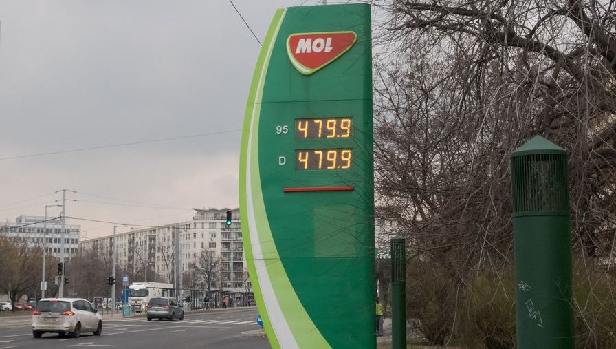 Нафтата на светските берзи драстично паѓа, дали тоа ќе се одрази и на цената во Македонија?