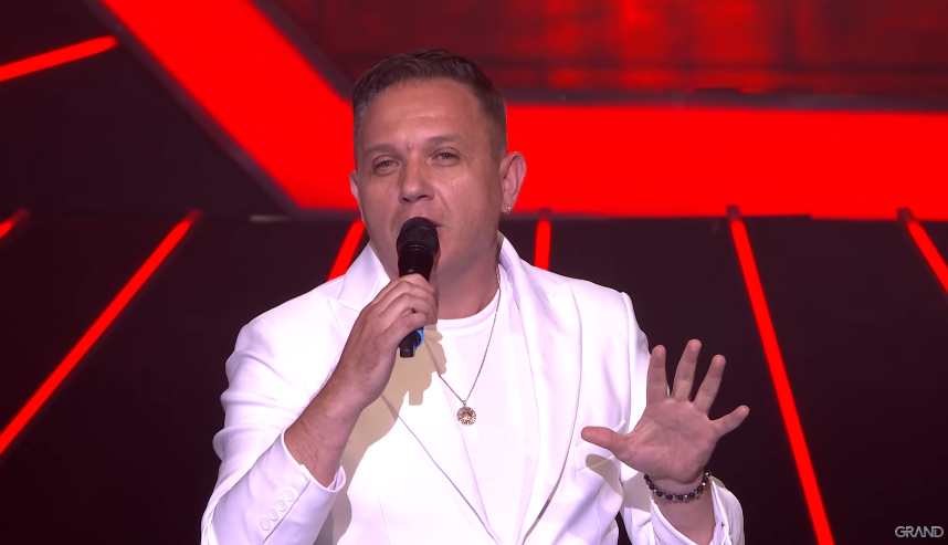 Бобан Цаневски влезе во финалето на „Никад није касно“, Аки Рахимовски би бил горд кога би го слушнал како пее!