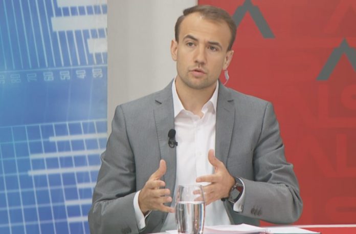 За да им помогнеме на граѓаните, пратениците на ВМРО-ДПМНЕ поднесоа закон за укинување и намалување на ДДВ за храната и дериватите, вели Стојаноски