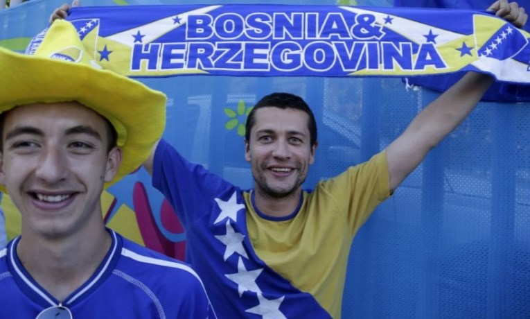 Босанските навивачи им викале на Романците „цигани“