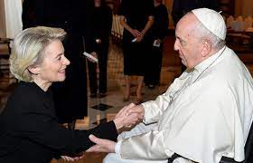 Фон дер Лајен со папата Франциск разговараше за војната во Украина и кризата со храна