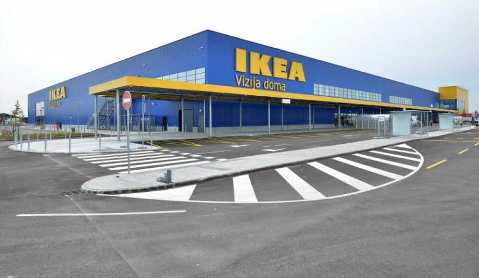 „Икеа“ ги продава фабриките и го намалува бројот на вработени во Русија и Белорусија