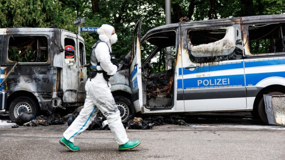 Опожарени полициски возила во Минхен пред самитот на Г7