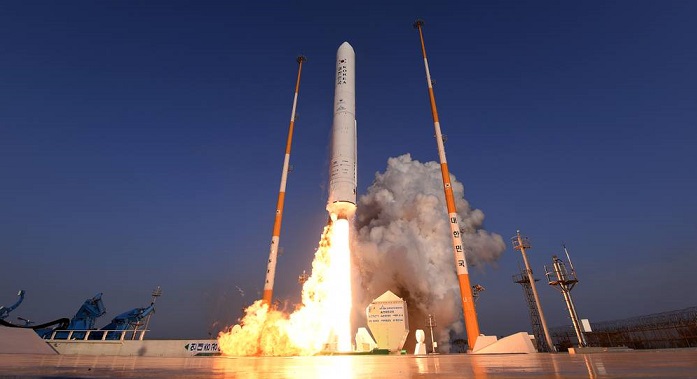 Јужна Кореја лансираше домашно произведена вселенска ракета за да постави сателити во орбитата