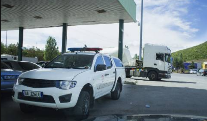 Двајца цариници и двајца полицајци меѓу седум уапсени за шверц на граничниот премин Ќафасан кон Албанија