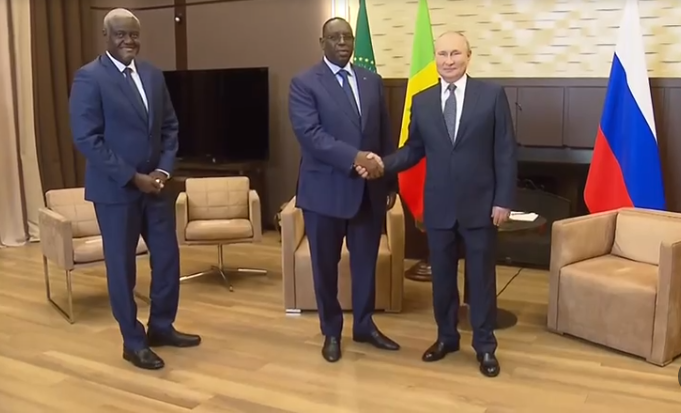 Претседателот на Африканската Унија: Антируските санкции ја оставија Африка без жито и ѓубрива