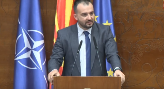 Лефков: Позади оваа интерпелација стои повеќе од половина Македонија