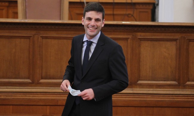 120 пратеници на бугарското Народно собрание поднесоа барање за разрешување на неговиот претседател Никола Минчев