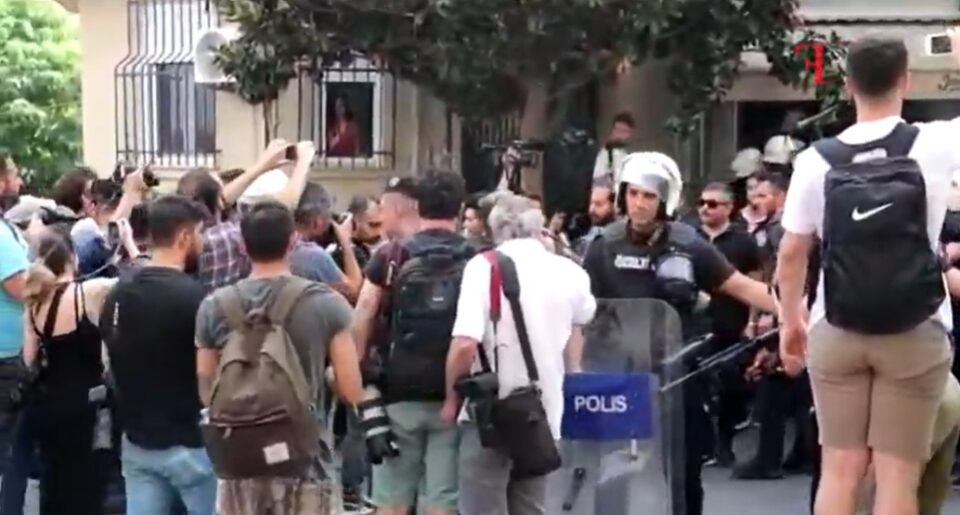Полицијата го растури „Прајдот“ во Истанбул, уапси над 150 учесници
