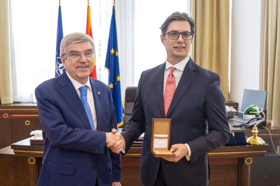 Првиот човек на ИОК му го врачи медалот „Пјер де Кубертен“ на претседателот Пендаровски